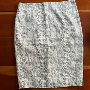Ann Taylor Skirt (NWT) gray snakeskin print on lined skirt, Size 6